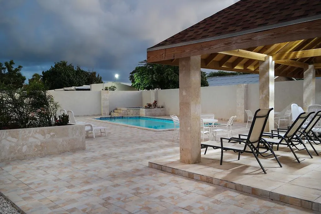 Tropical Breeze Apartments Aruba